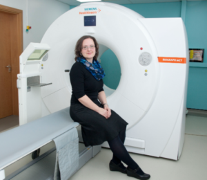 Heather Williams with a positron tomography scanner
